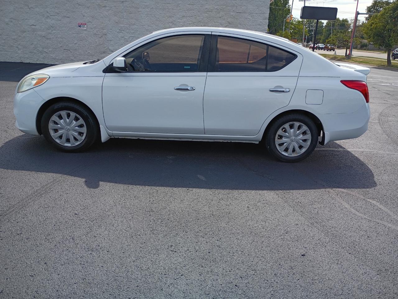Nissan Versa 1.6 S 4A 2013
