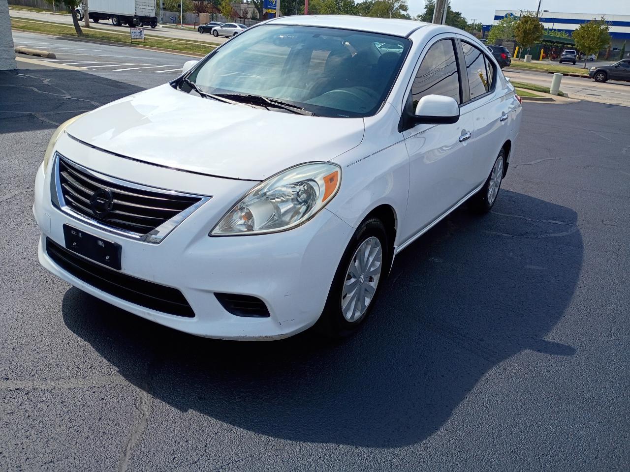Nissan Versa 1.6 S 4A 2013