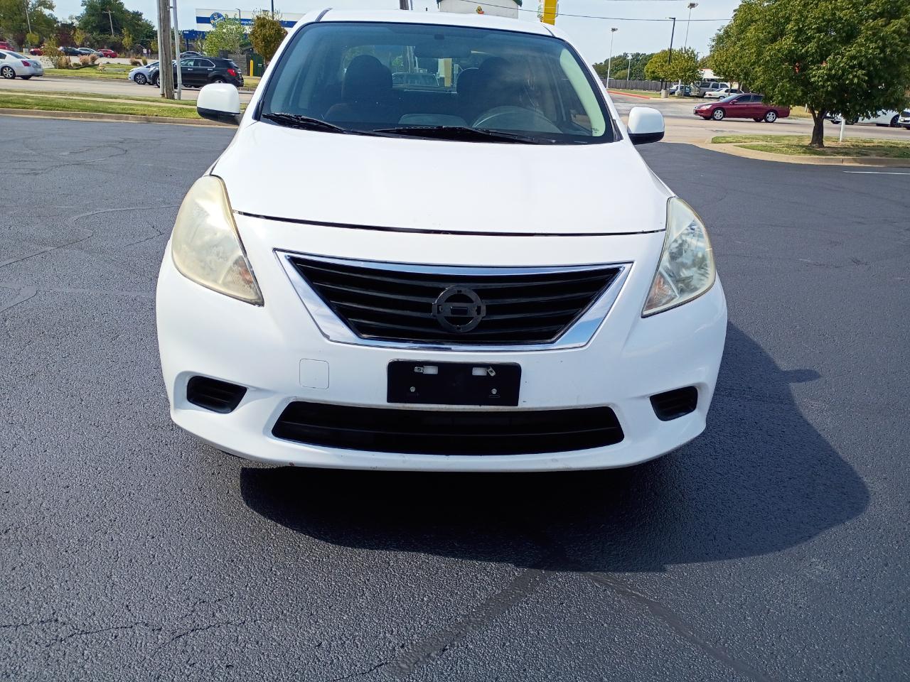 Nissan Versa 1.6 S 4A 2013