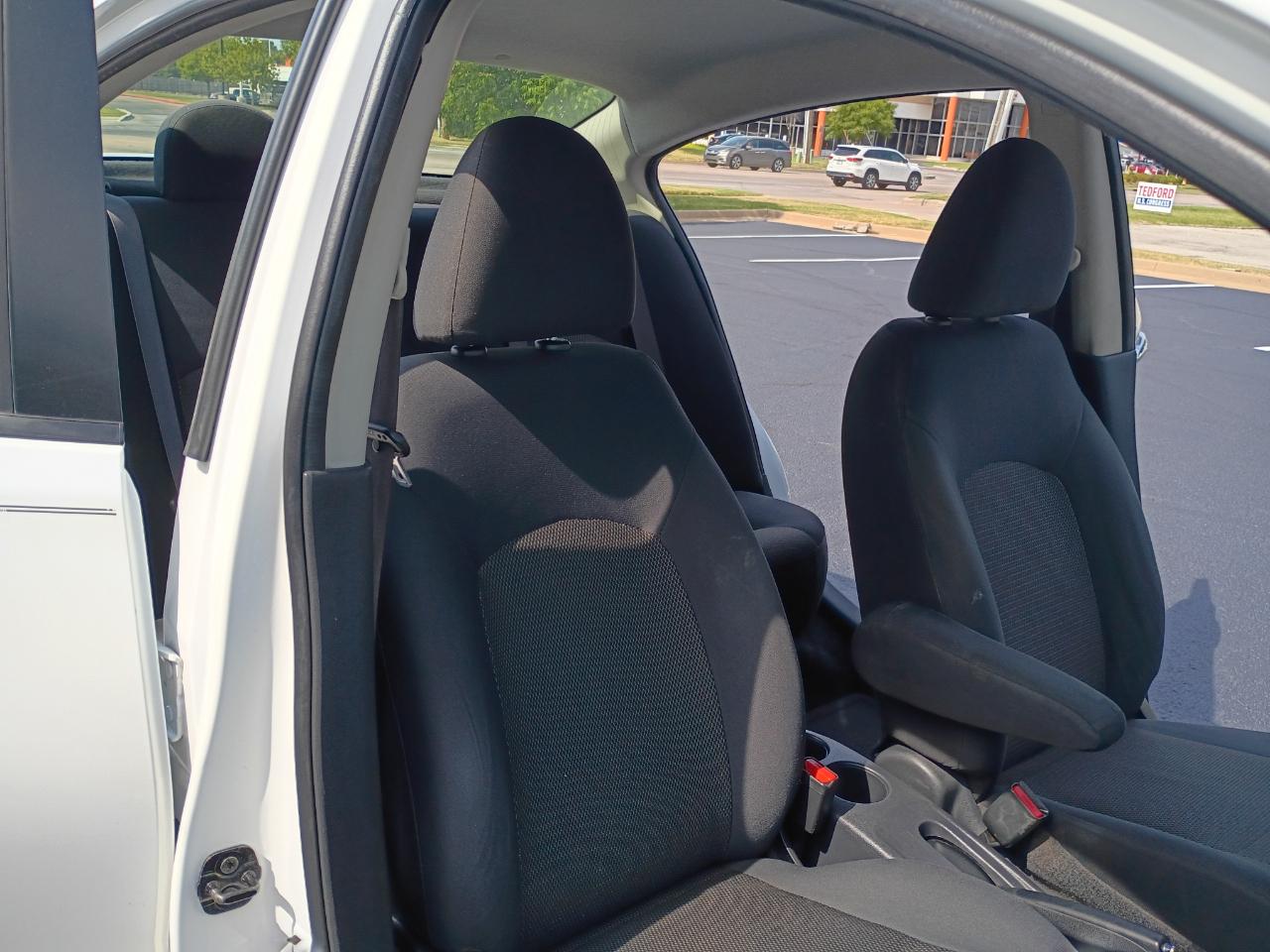 Nissan Versa 1.6 S 4A 2013