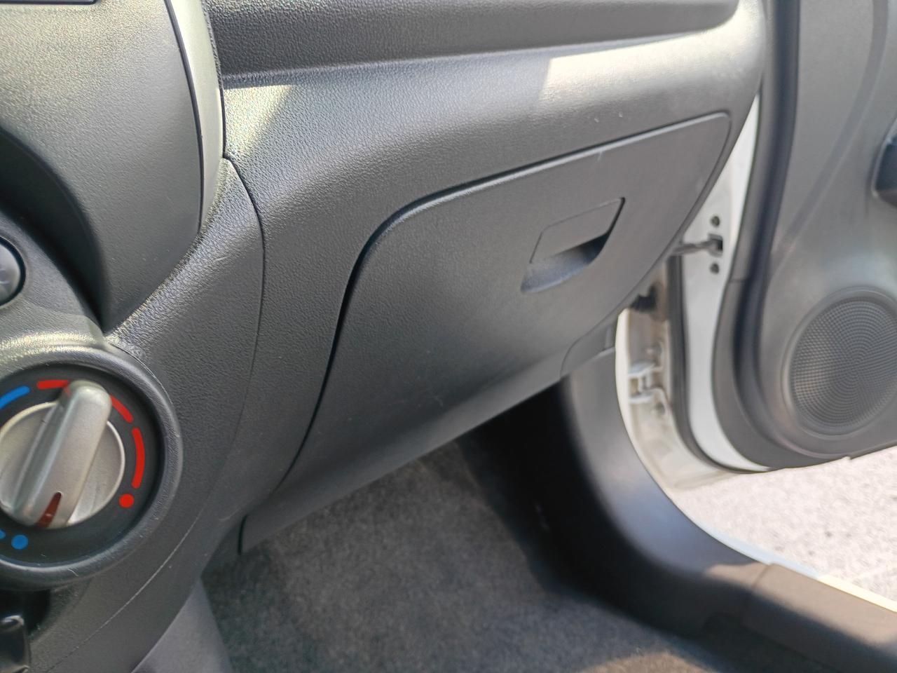 Nissan Versa 1.6 S 4A 2013