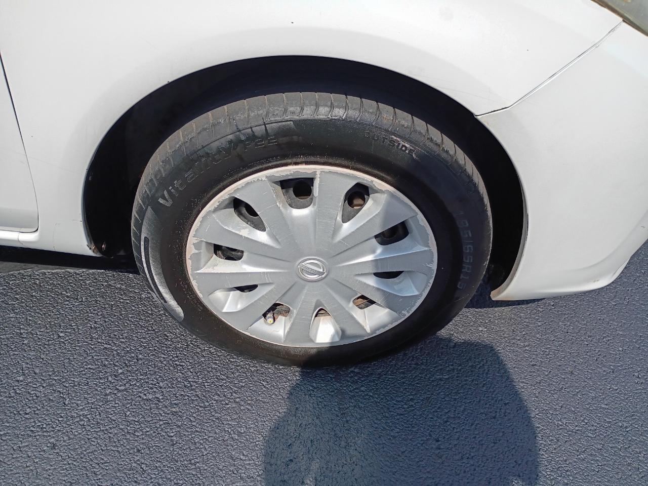 Nissan Versa 1.6 S 4A 2013