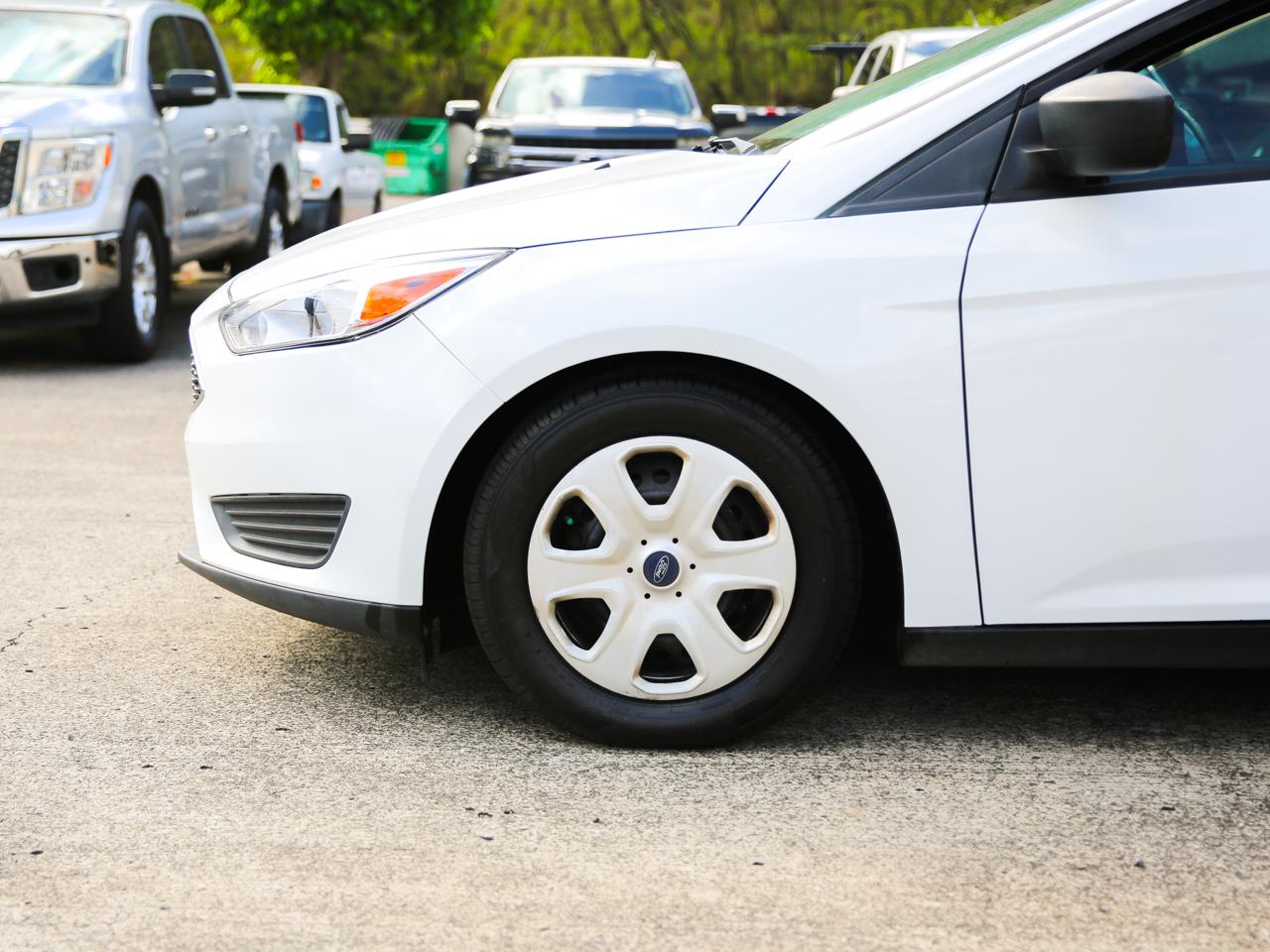 2016 Ford Focus S - Photo 10