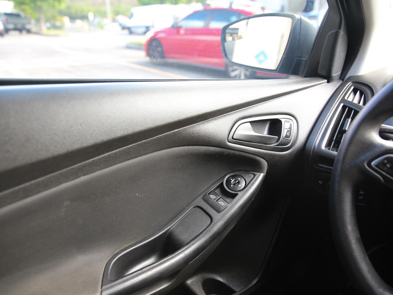 2016 Ford Focus S - Photo 16