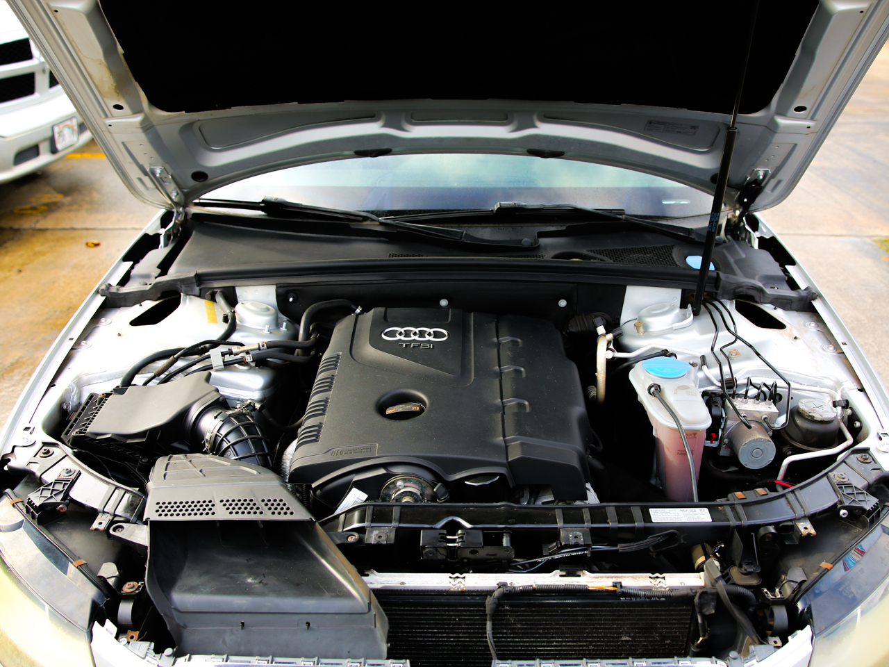 Audi A4 2.0T Premium Sedan 2011