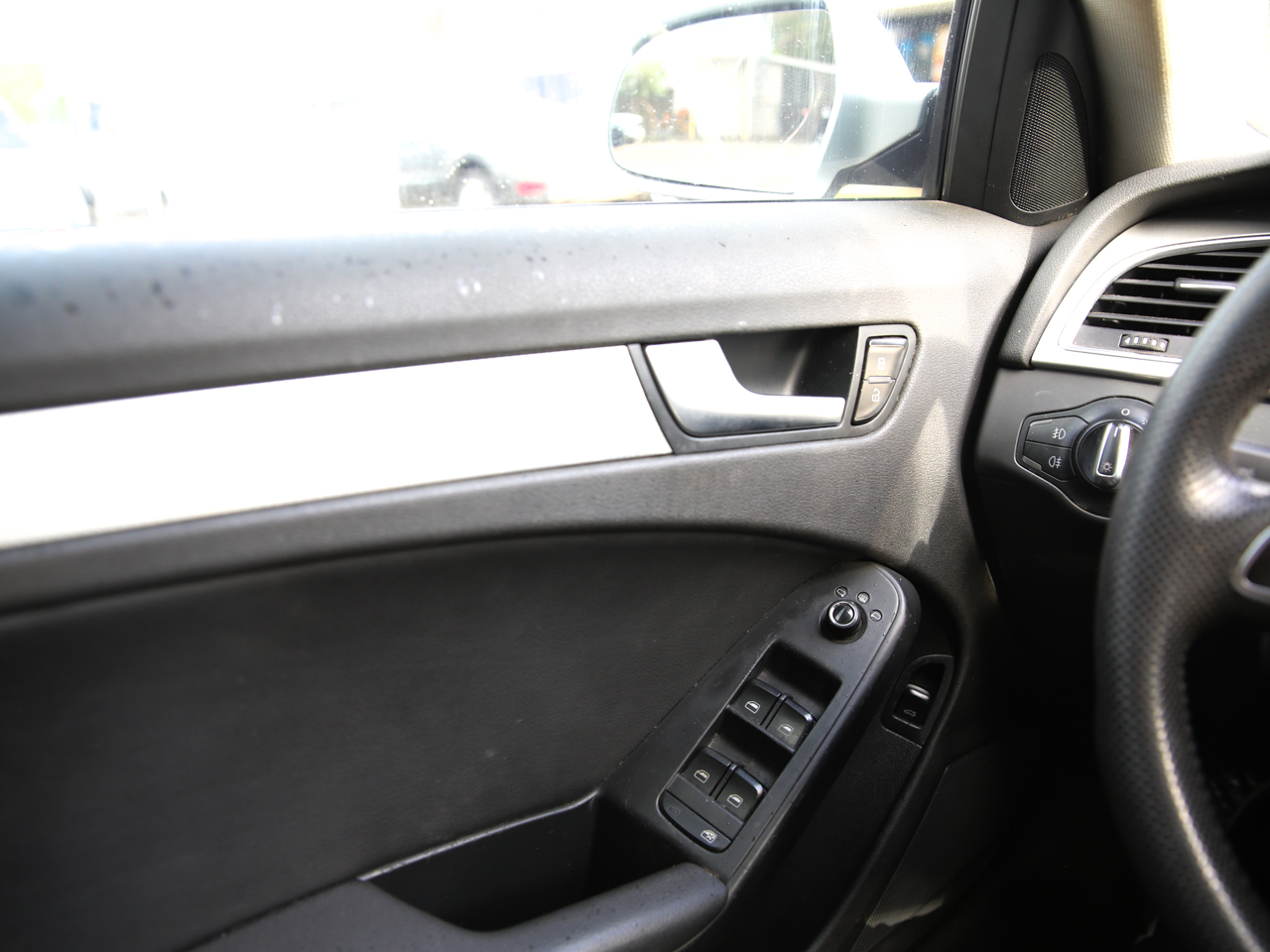 Audi A4 2.0T Premium Sedan 2011