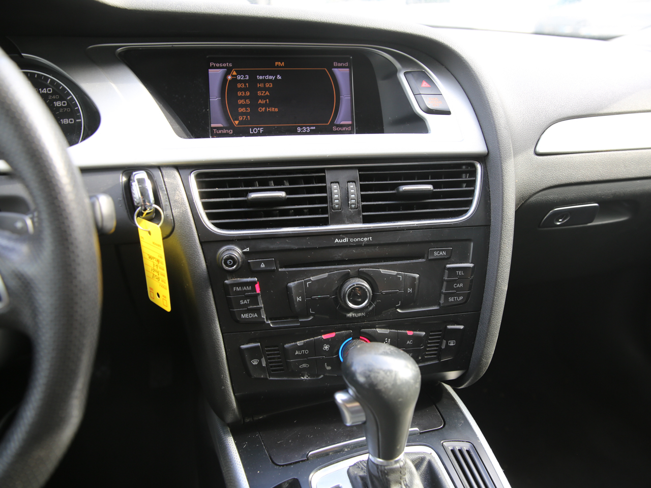 Audi A4 2.0T Premium Sedan 2011