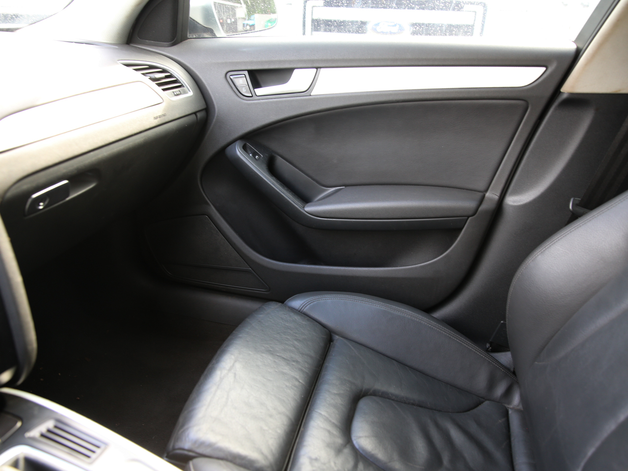 Audi A4 2.0T Premium Sedan 2011