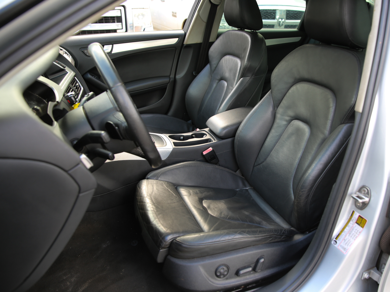 Audi A4 2.0T Premium Sedan 2011