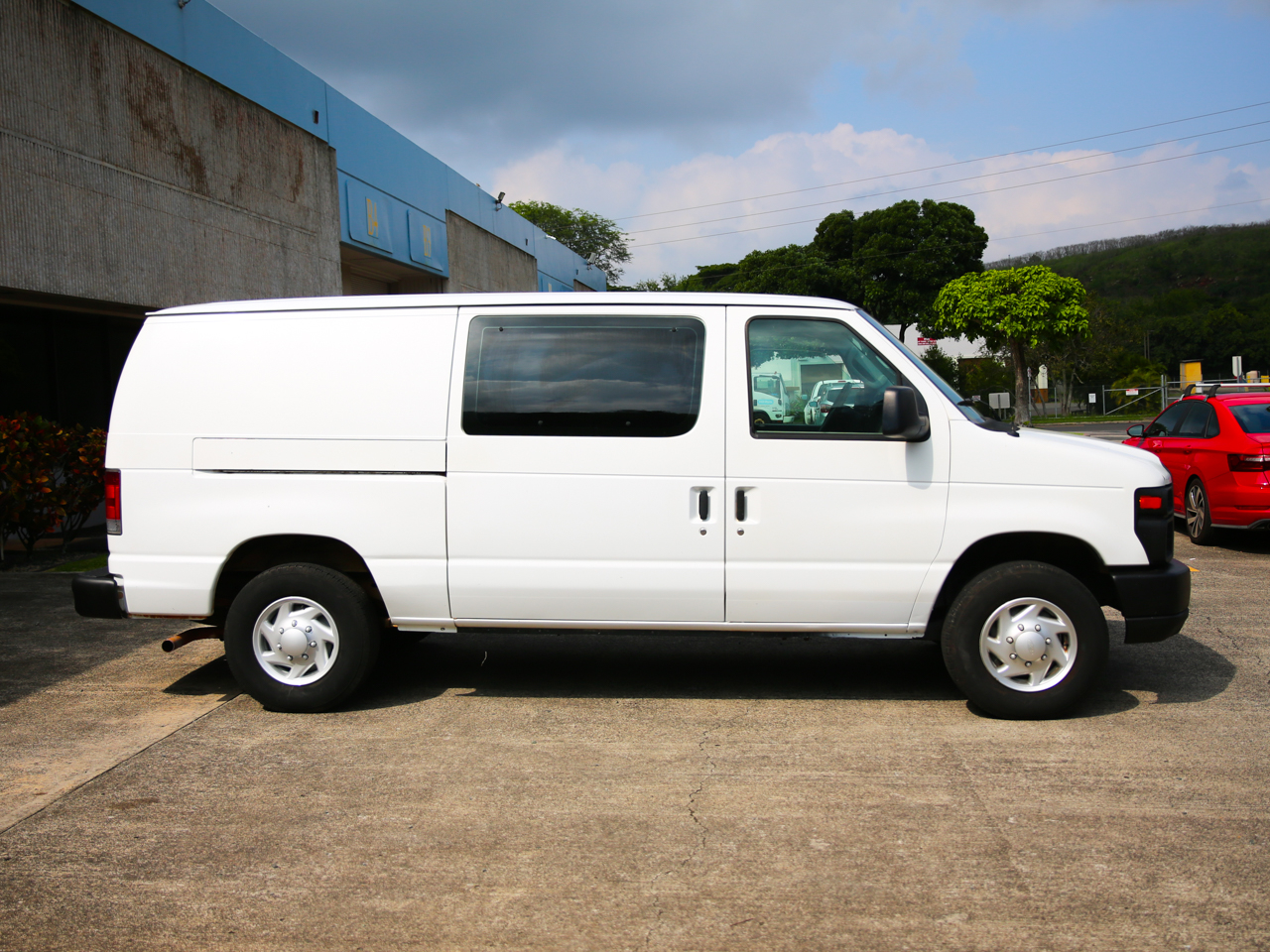 Ford Econoline Cargo Van E-250 2011