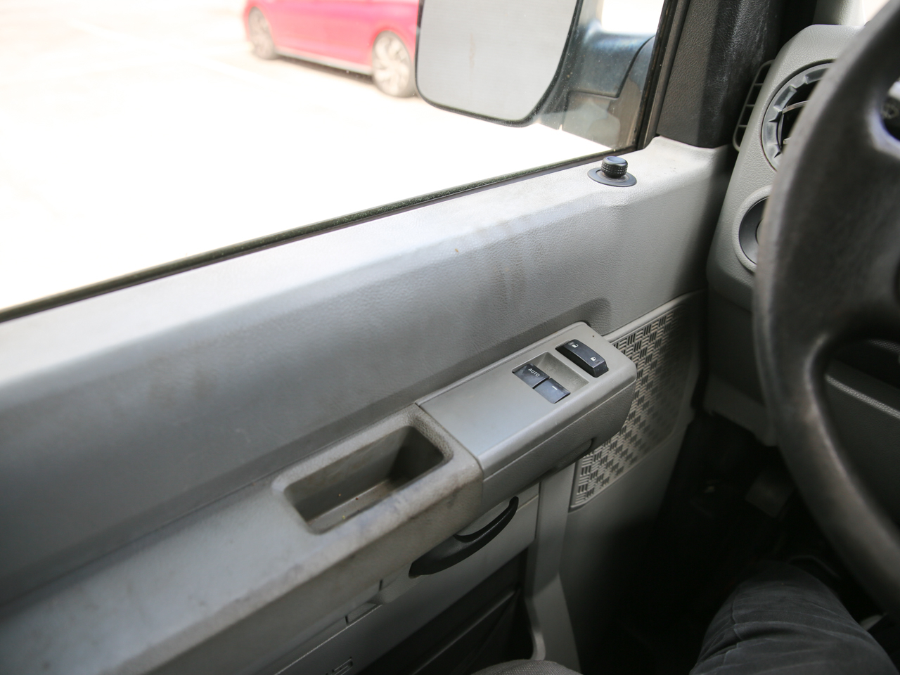 Ford Econoline Cargo Van E-250 2011