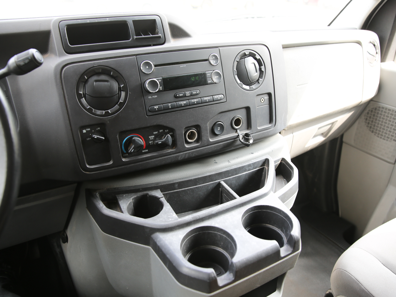 Ford Econoline Cargo Van E-250 2011