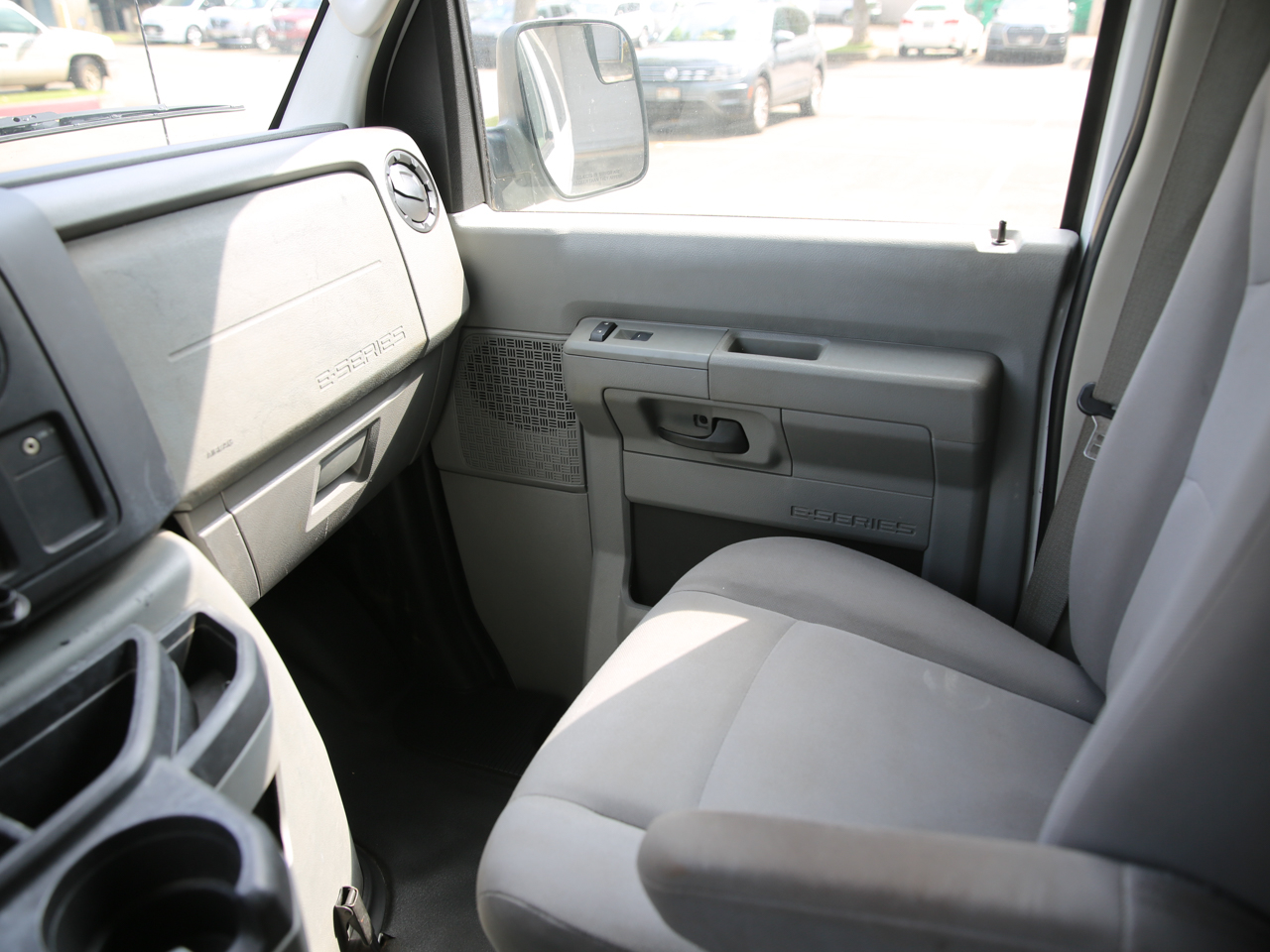 Ford Econoline Cargo Van E-250 2011