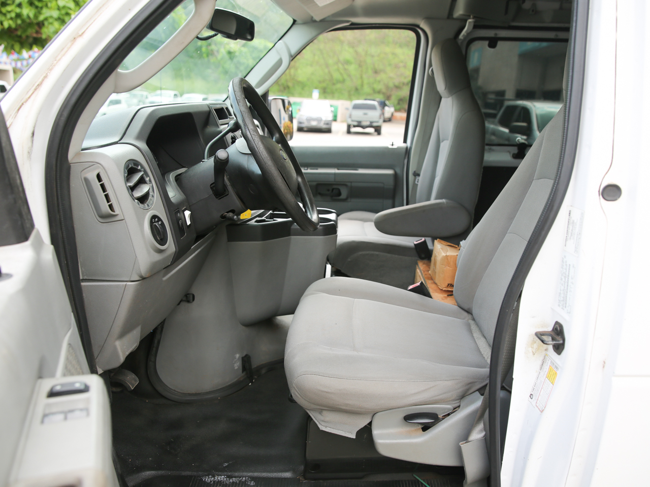 Ford Econoline Cargo Van E-250 2011