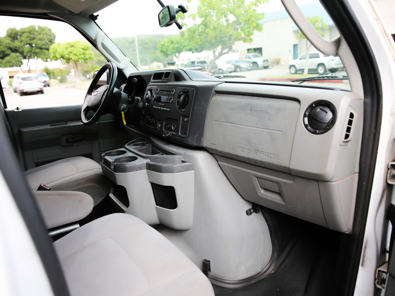 Ford Econoline Cargo Van E-250 2011