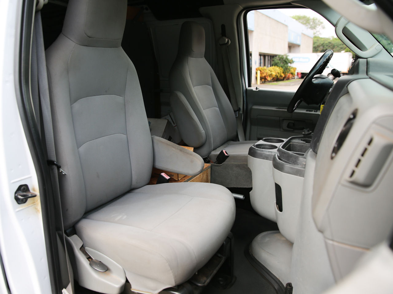 Ford Econoline Cargo Van E-250 2011