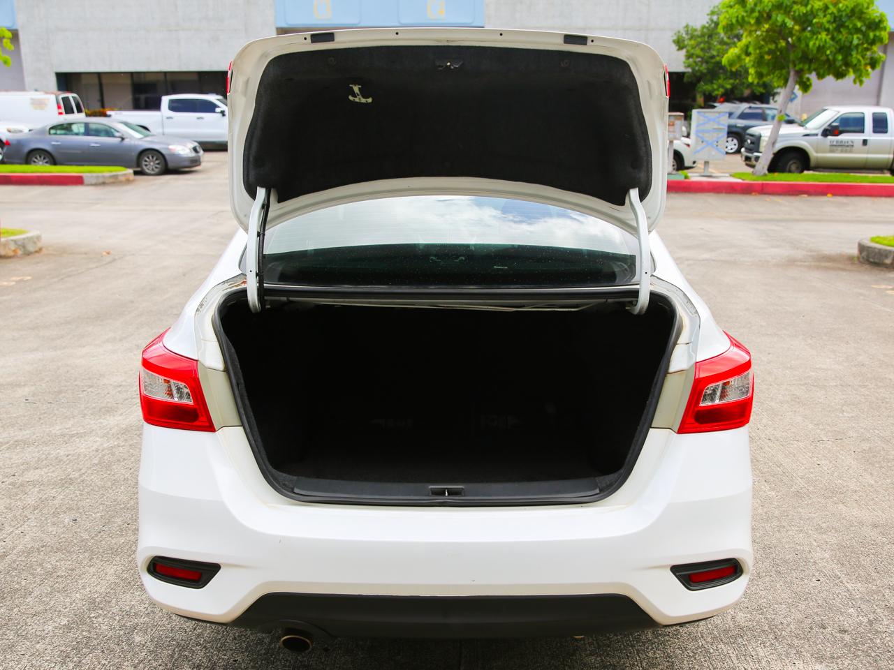 Nissan Sentra SR Sedan 2016