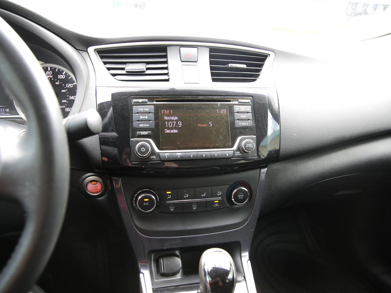 Nissan Sentra SR Sedan 2016