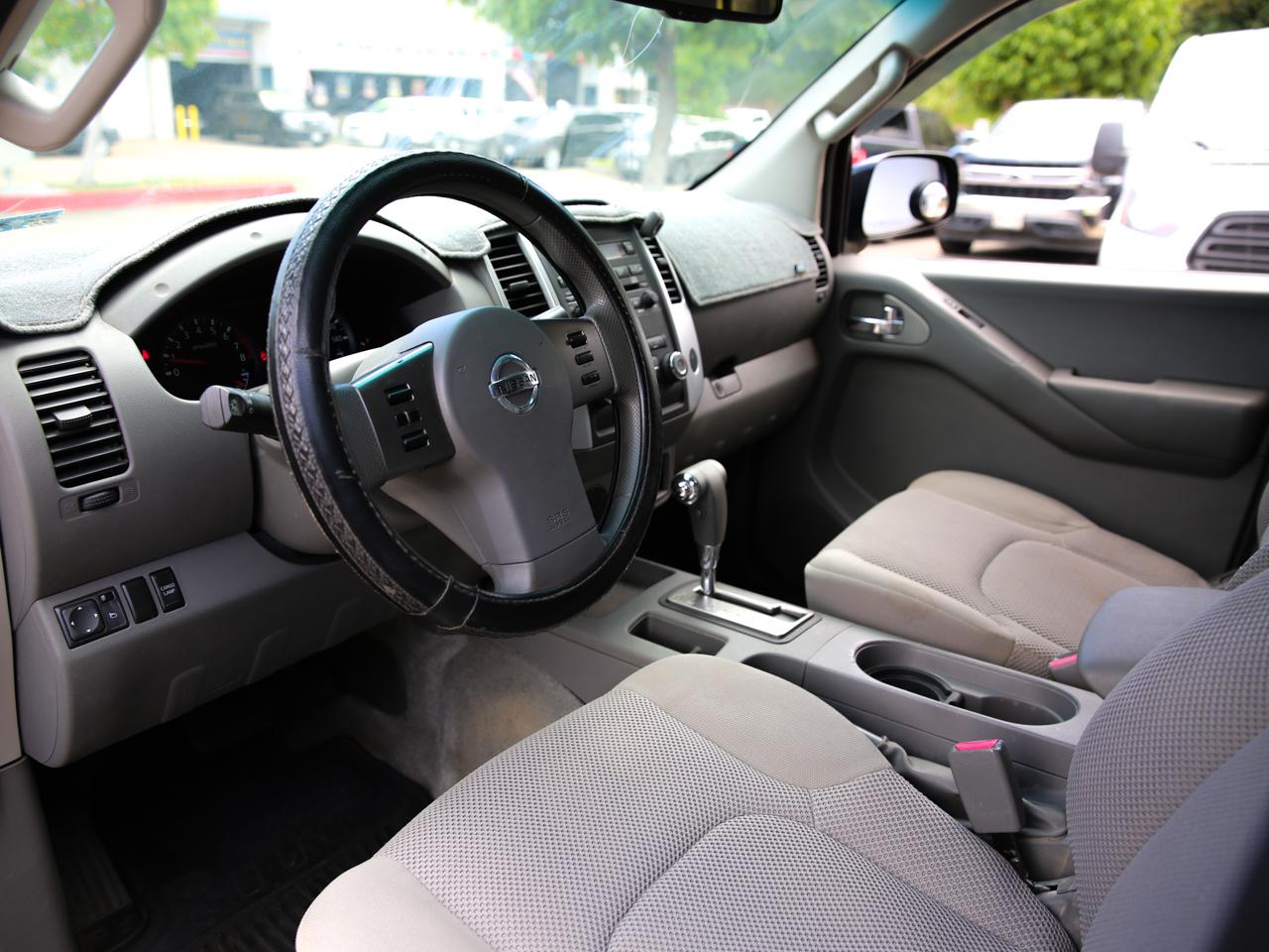 Nissan Frontier  2012