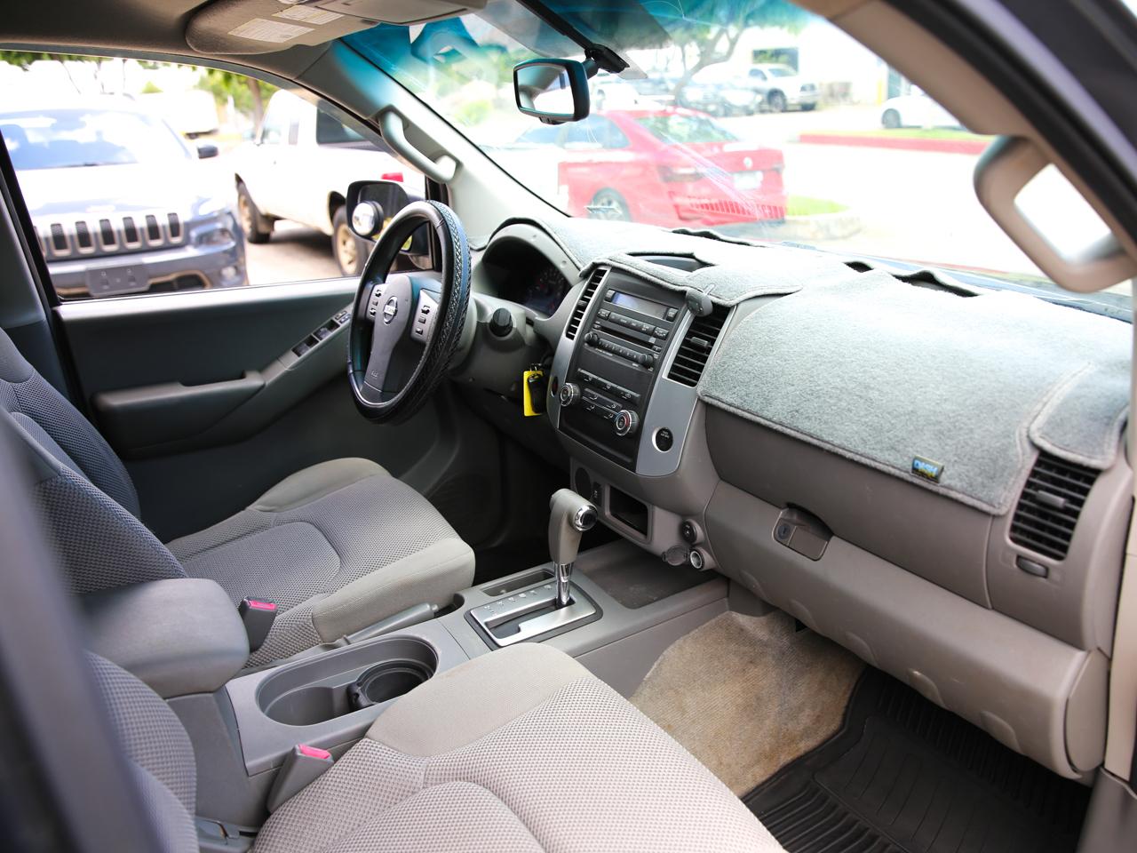 Nissan Frontier  2012