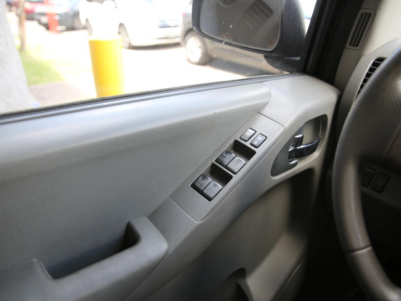 Nissan Frontier  2012