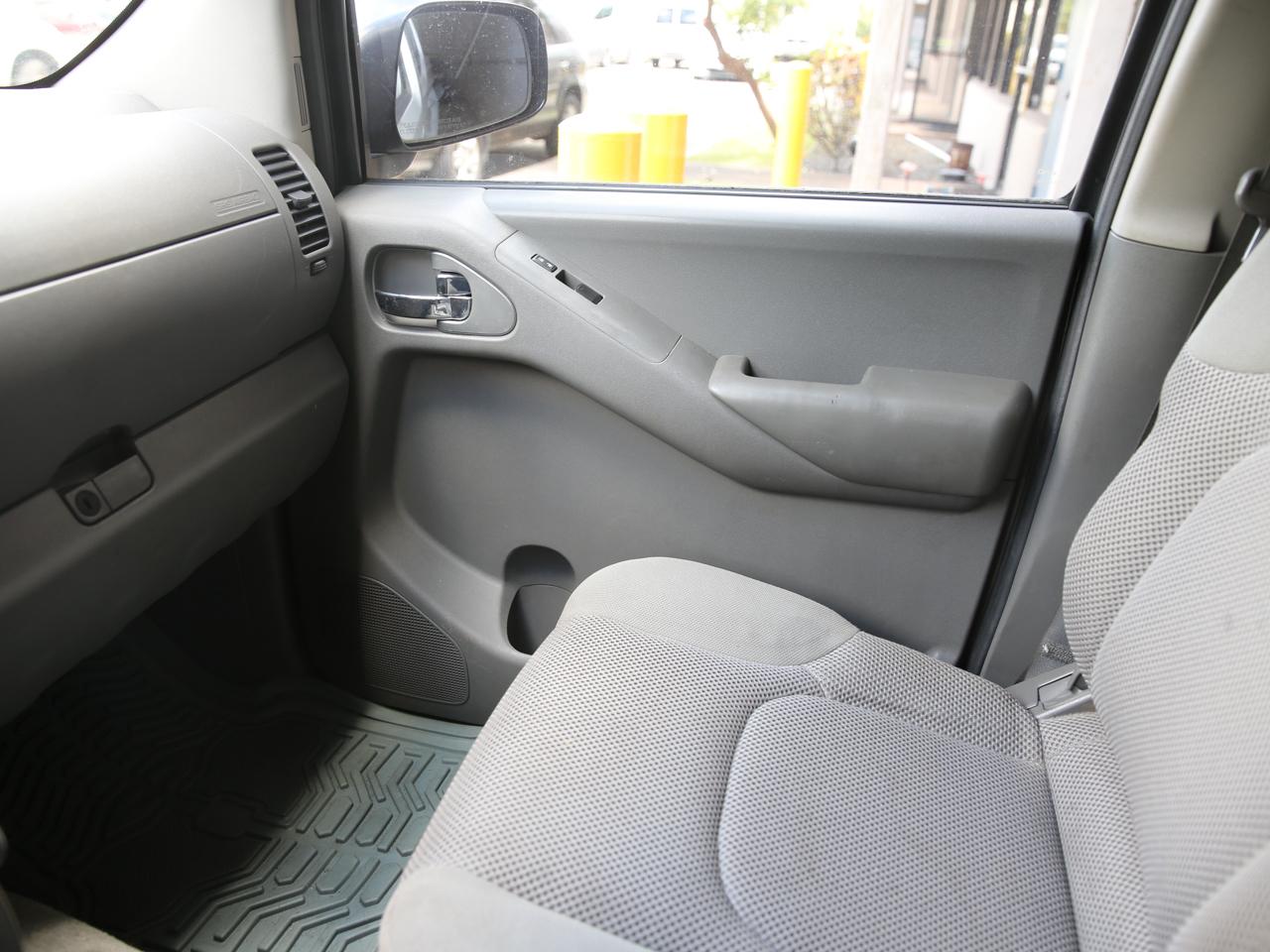 Nissan Frontier  2012