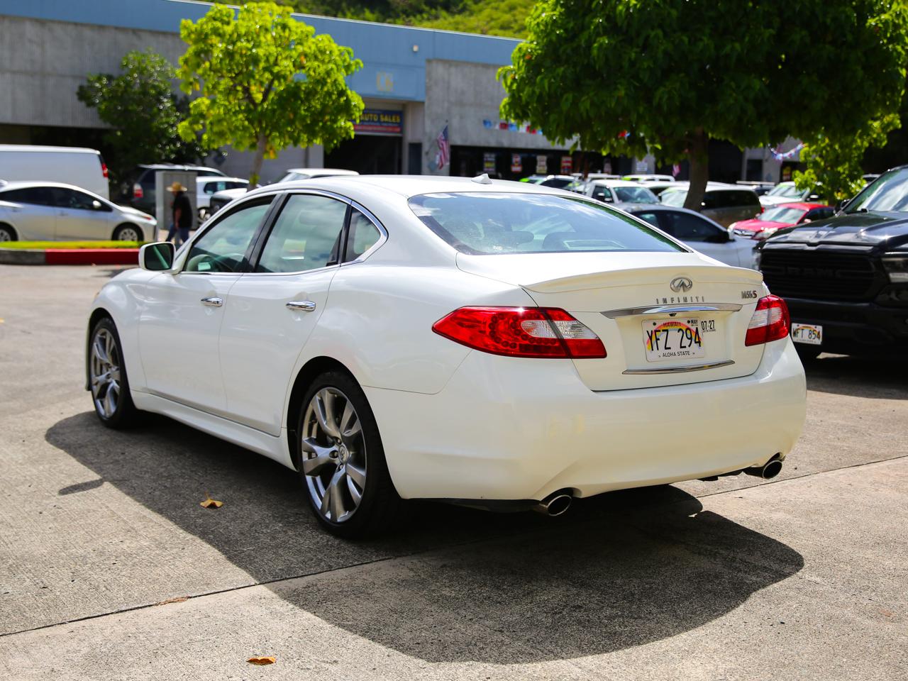 Infiniti M56  2011