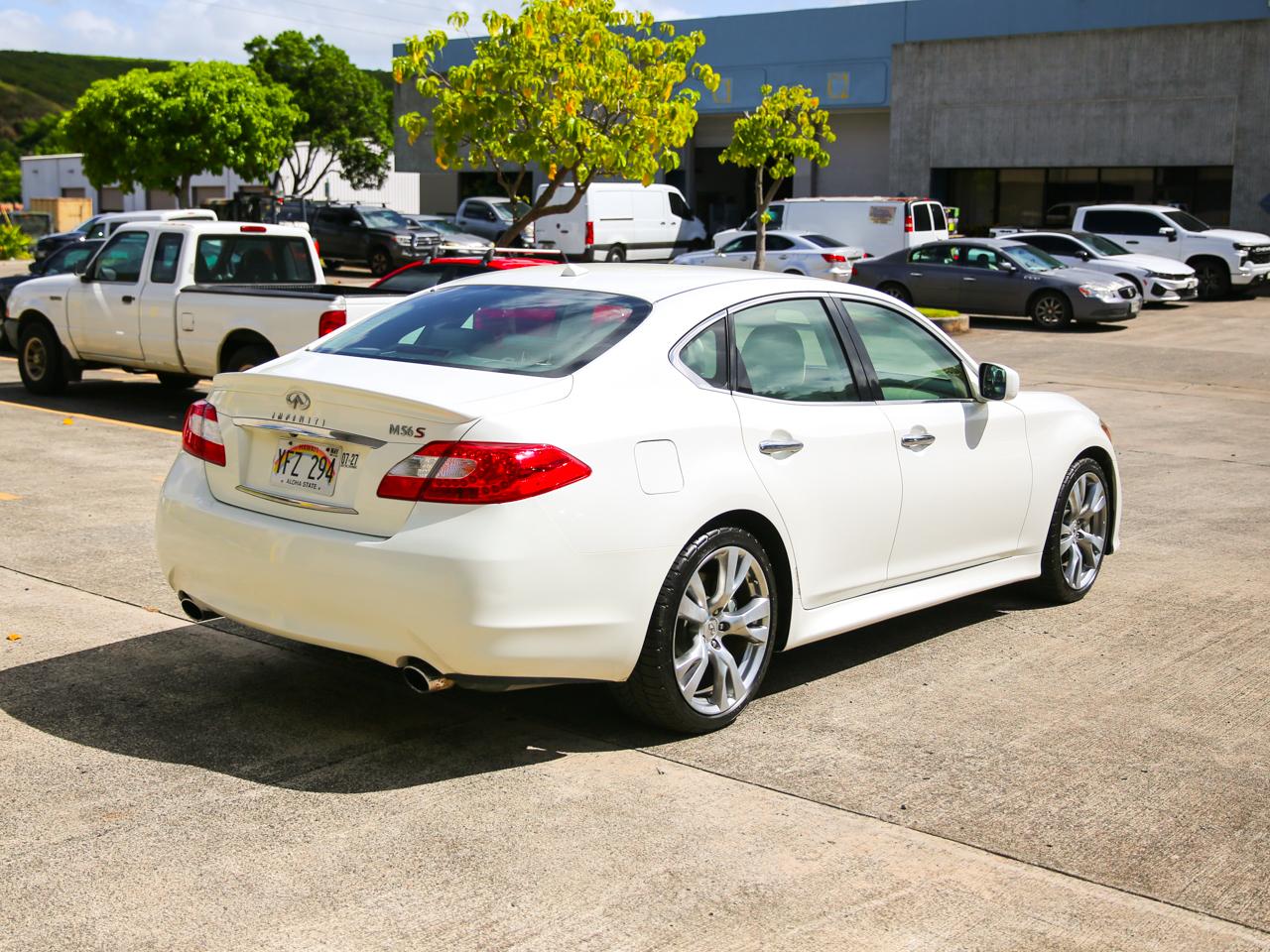 Infiniti M56  2011