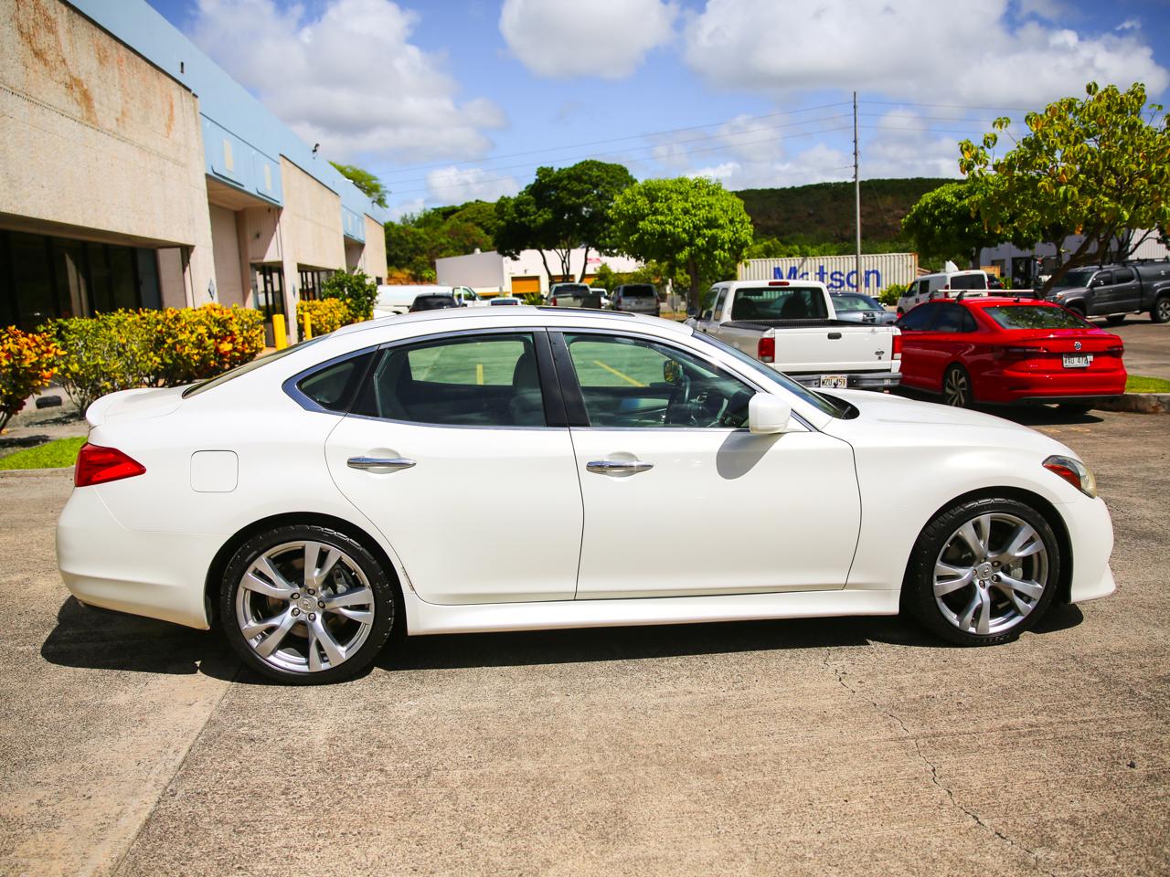 Infiniti M56  2011