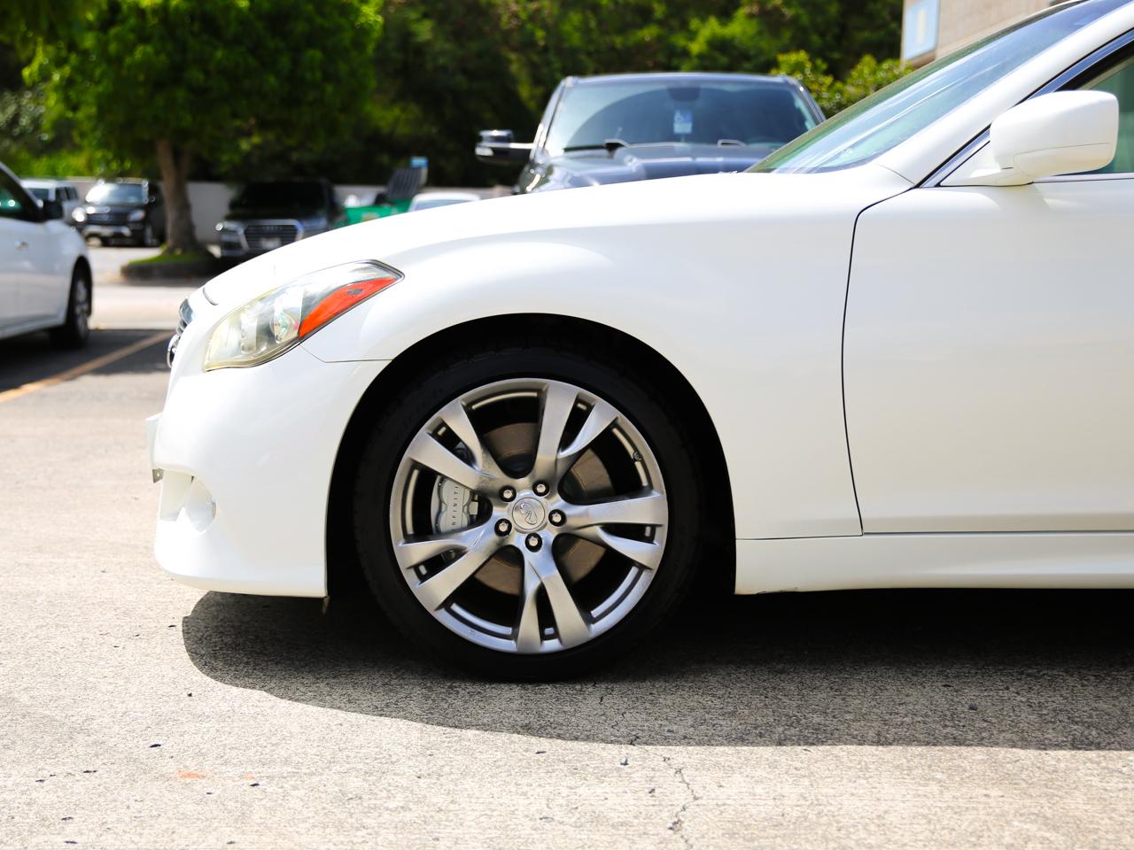 Infiniti M56  2011