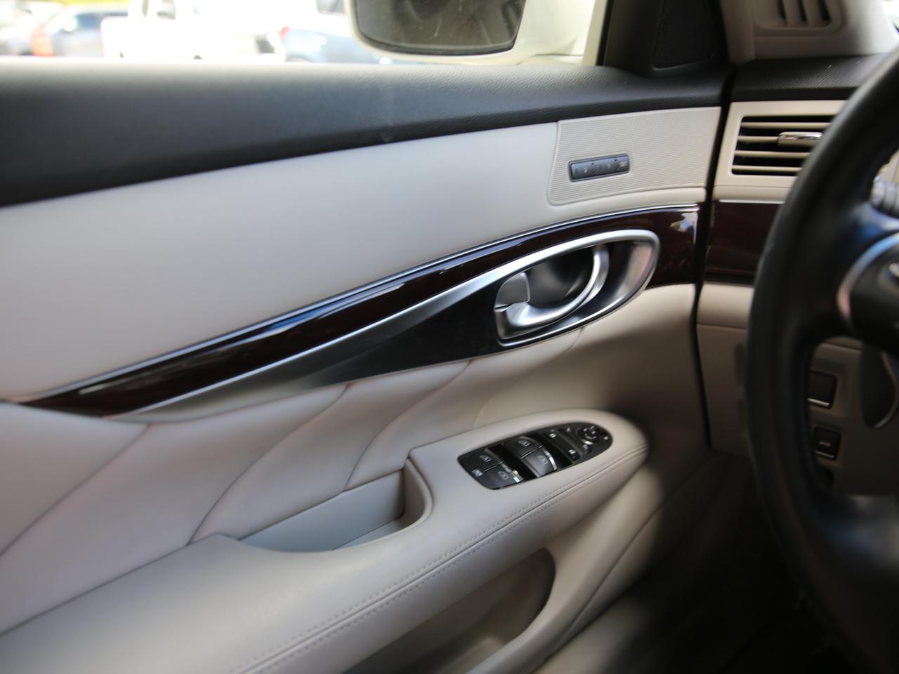 Infiniti M56  2011