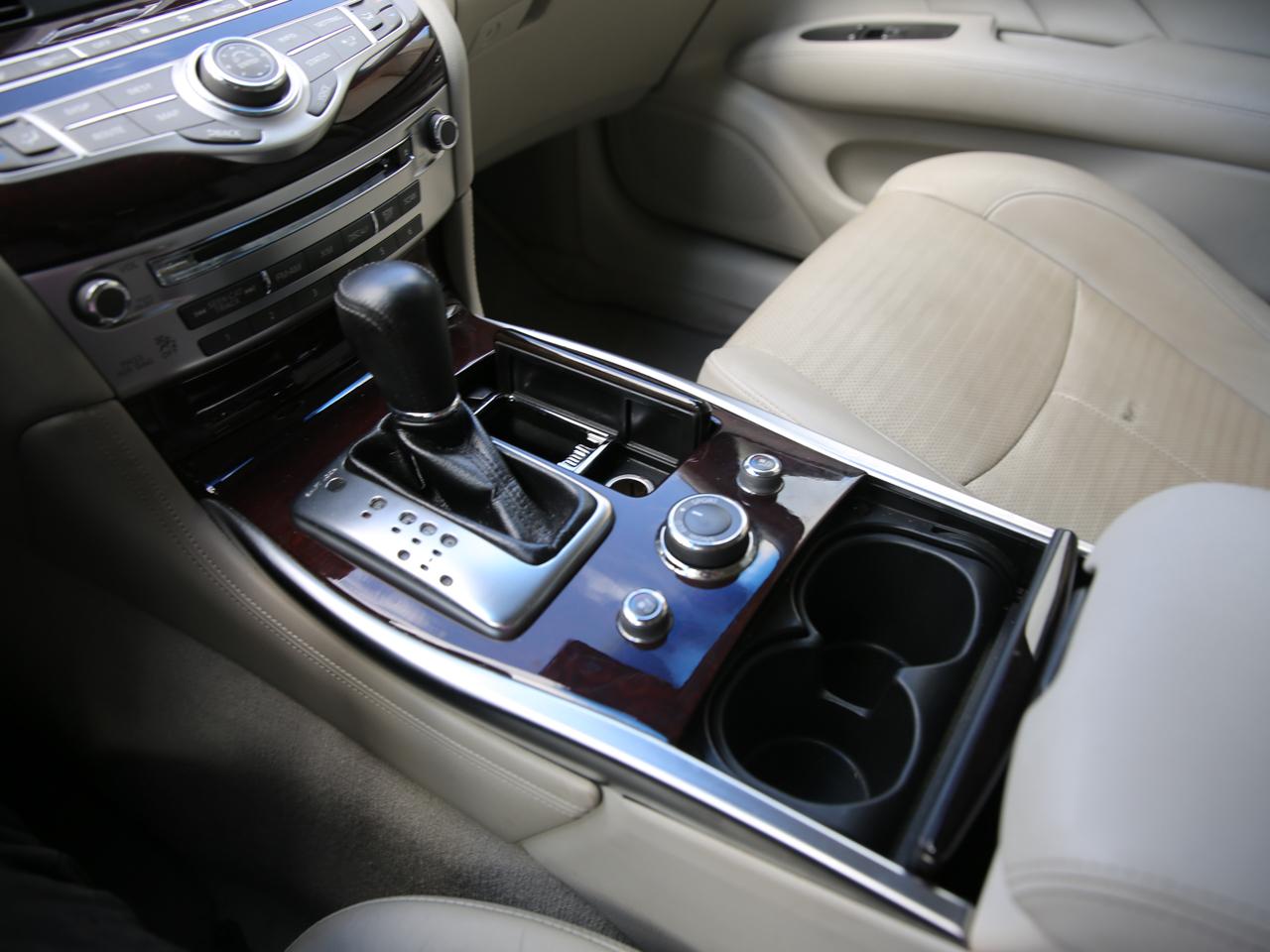 Infiniti M56  2011