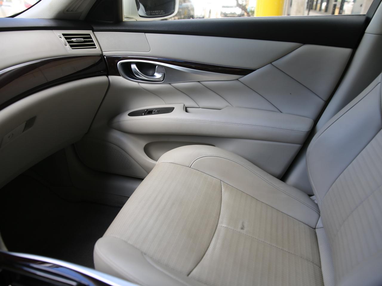 Infiniti M56  2011