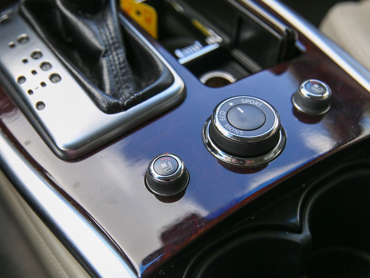Infiniti M56  2011