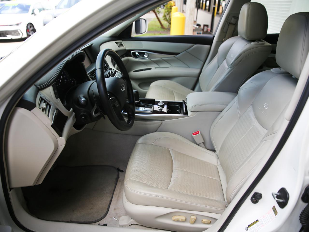 Infiniti M56  2011
