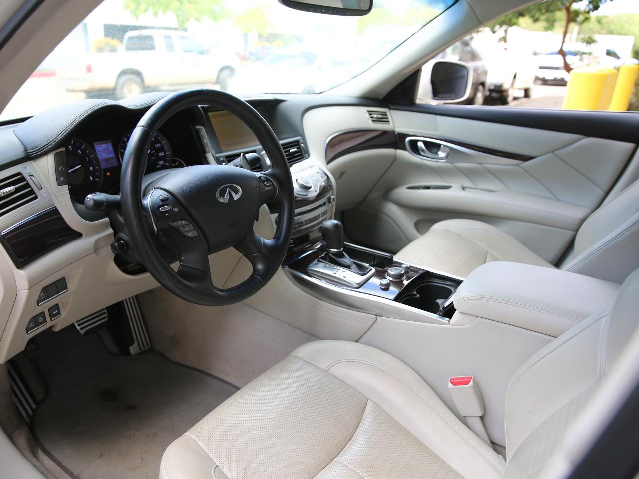 Infiniti M56  2011