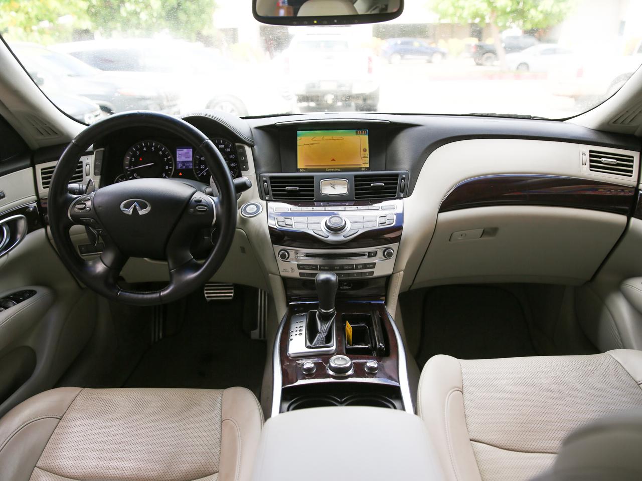 Infiniti M56  2011