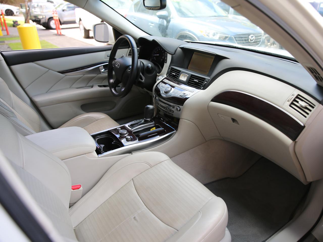 Infiniti M56  2011