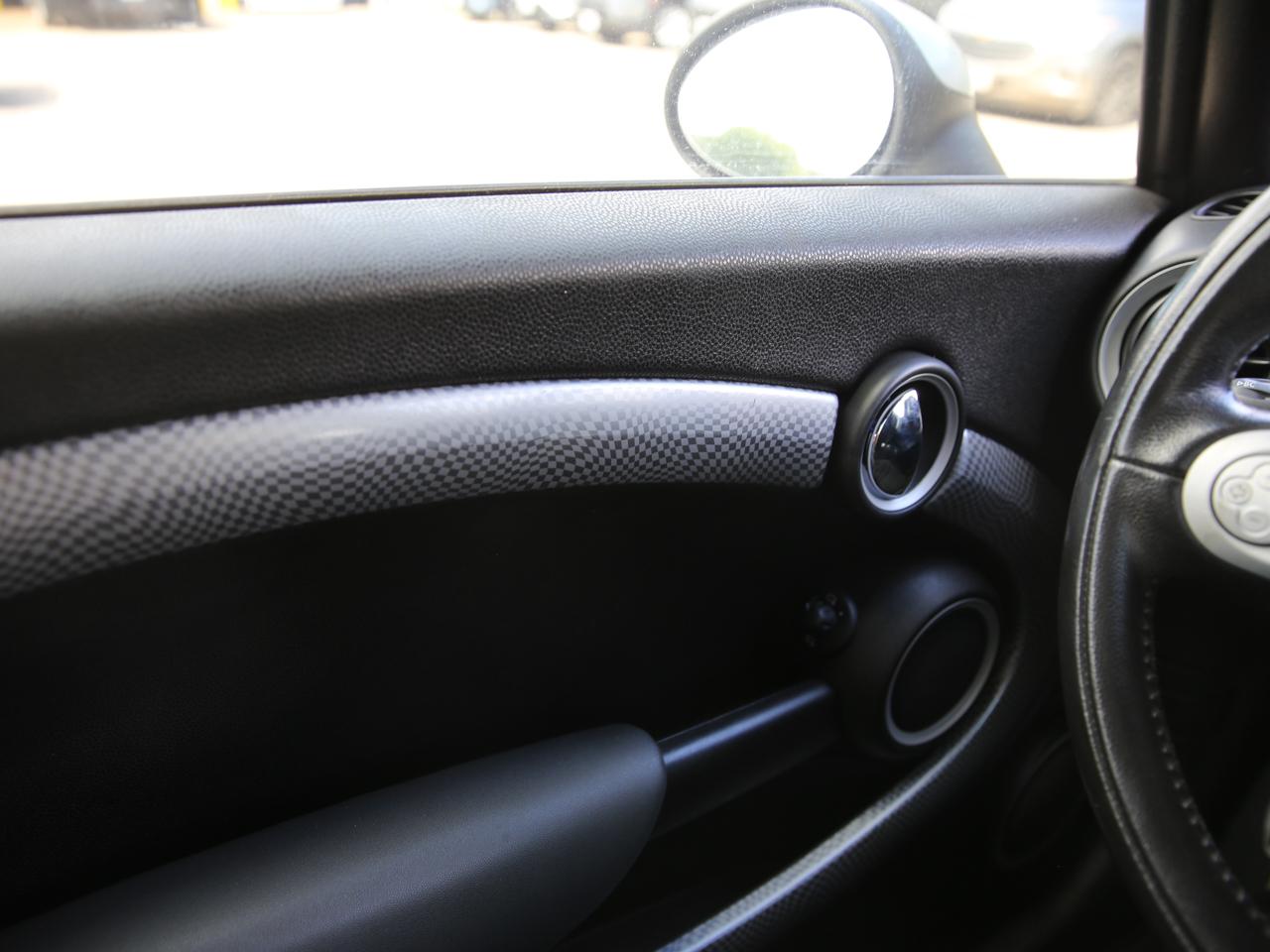 MINI Cooper Convertible  2010