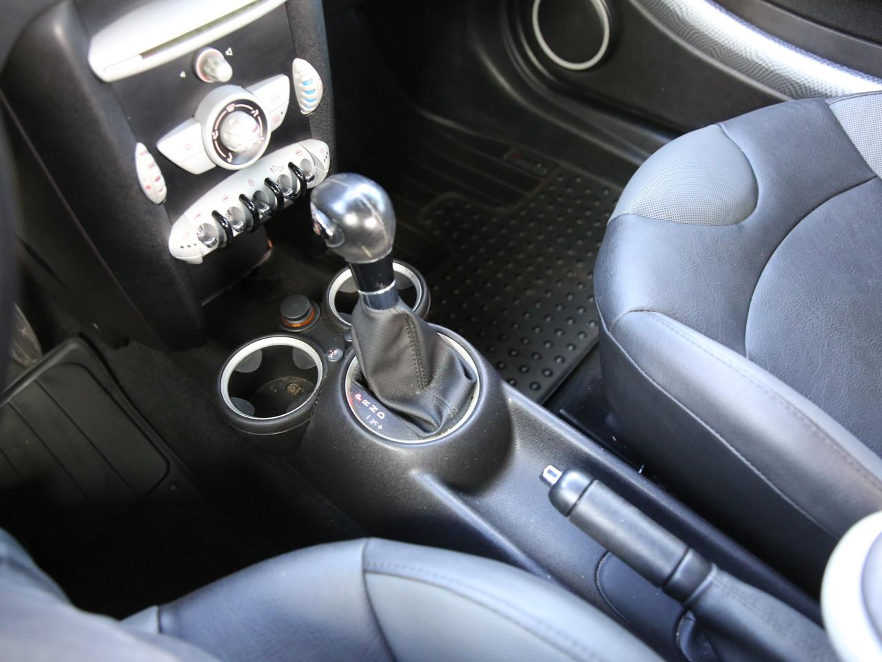 MINI Cooper Convertible  2010