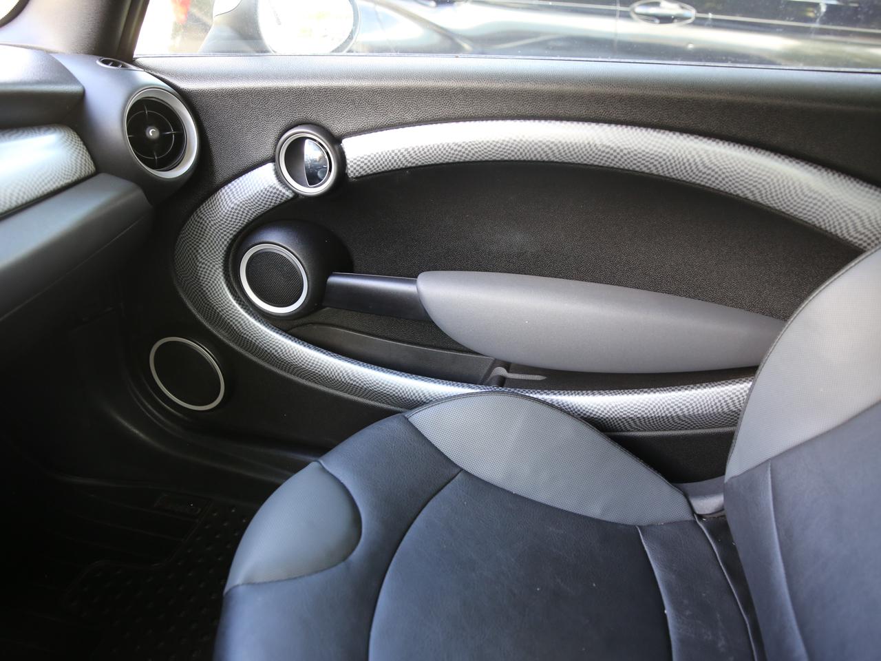 MINI Cooper Convertible  2010