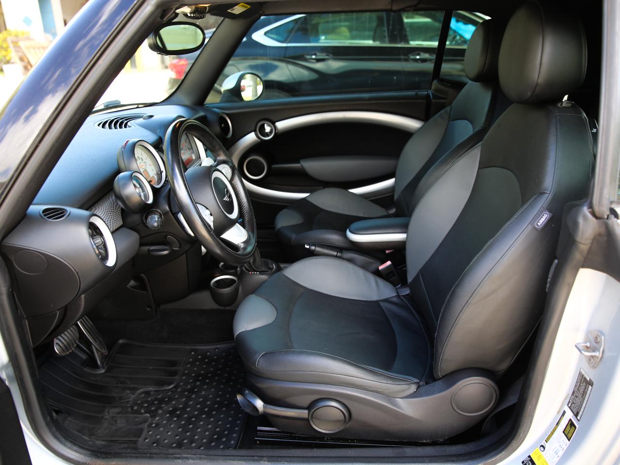 MINI Cooper Convertible  2010