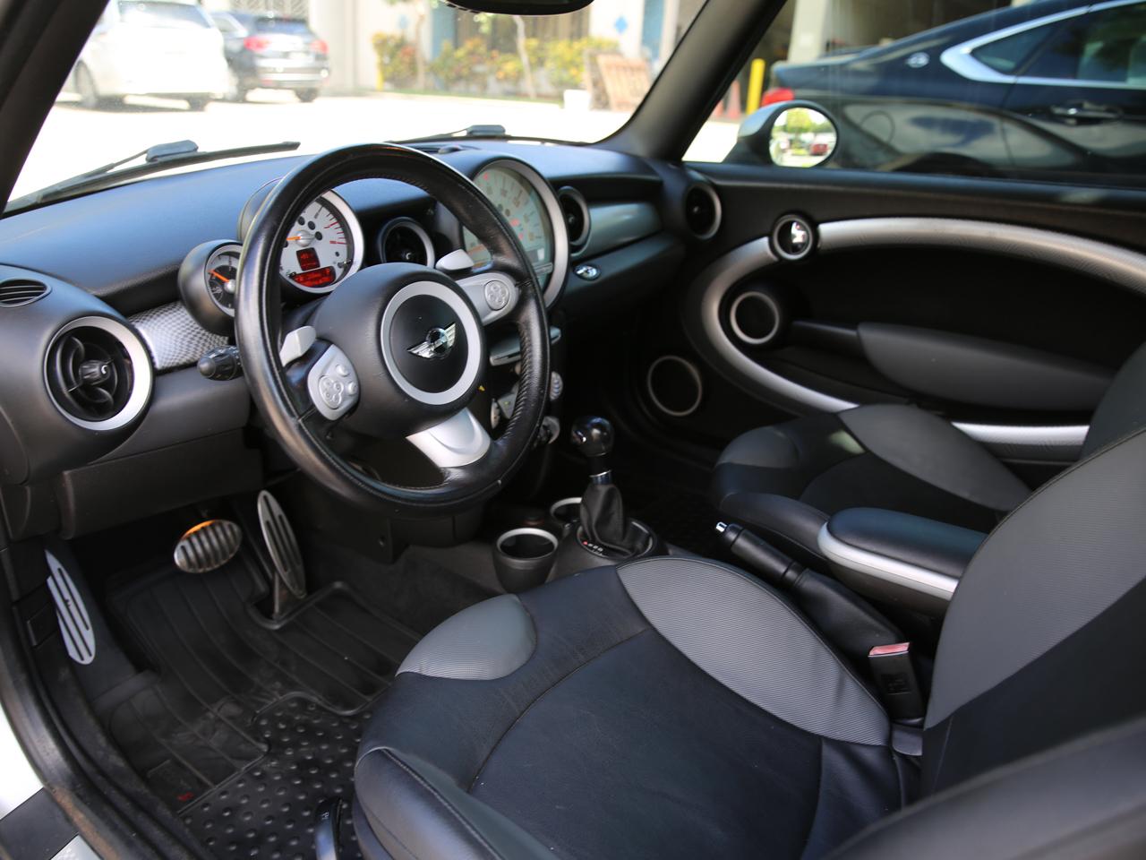 MINI Cooper Convertible  2010