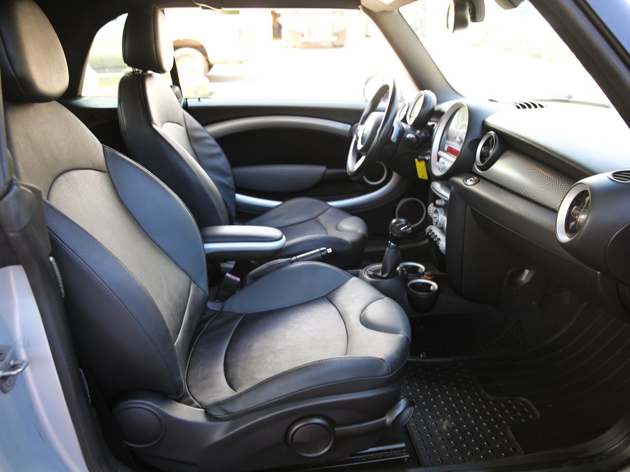 MINI Cooper Convertible  2010