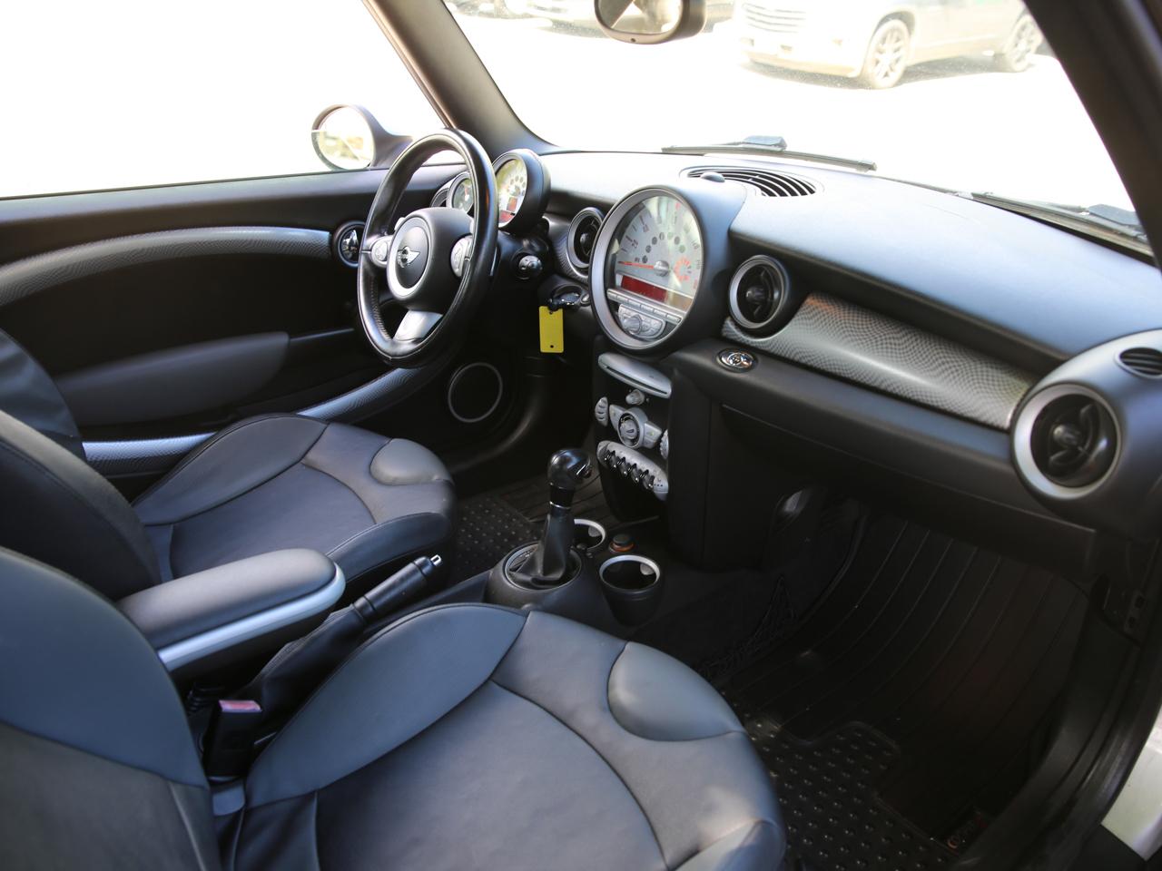 MINI Cooper Convertible  2010