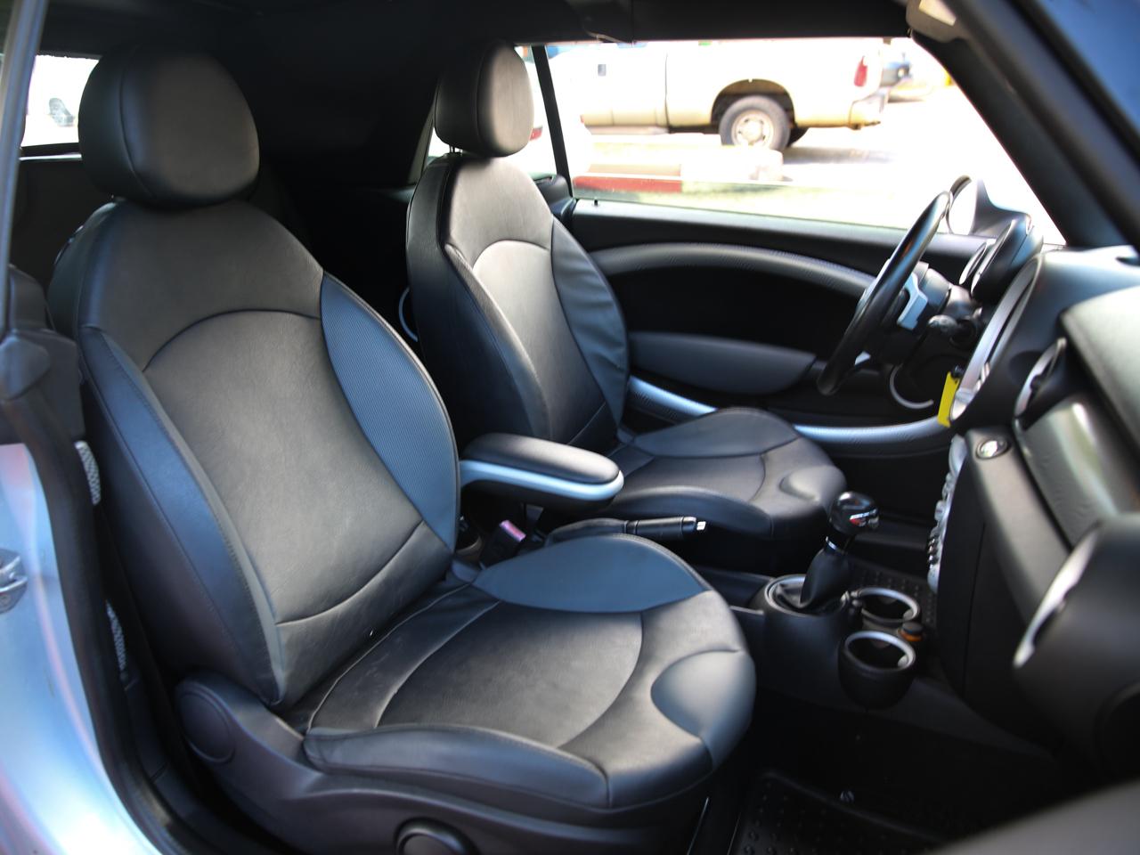 MINI Cooper Convertible  2010