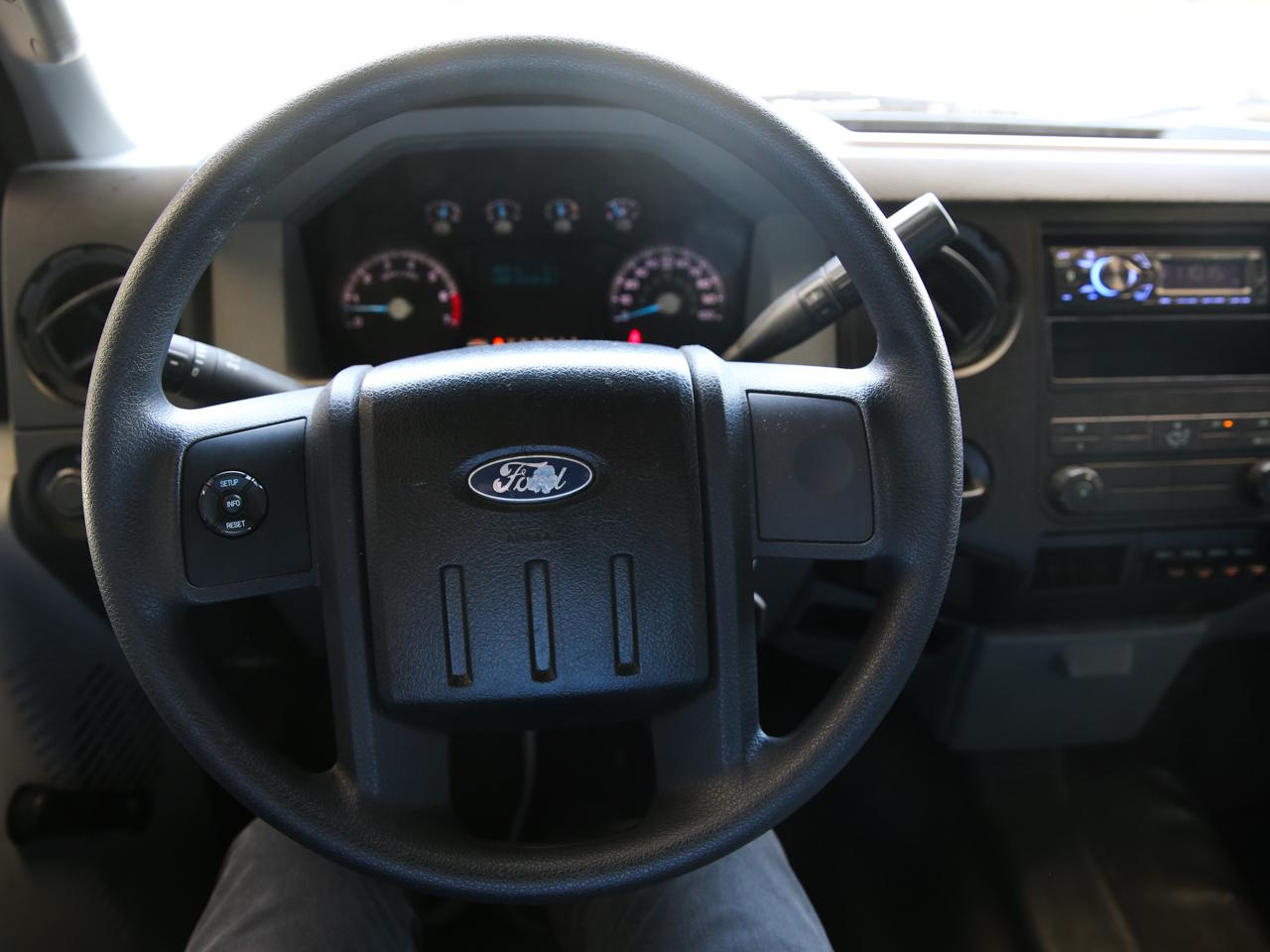 Ford Super Duty F-350 DRW  2012