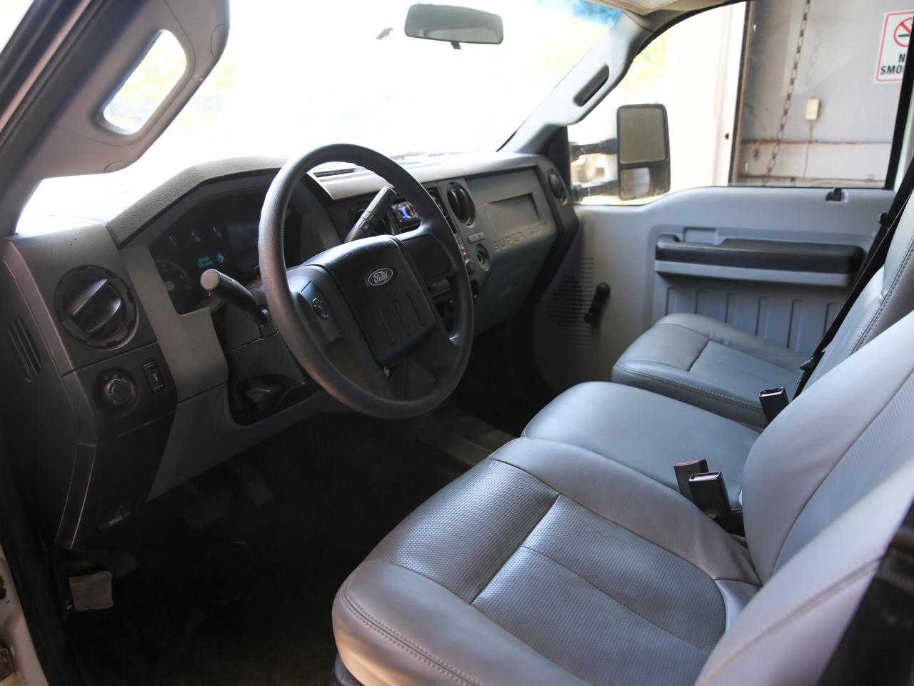 Ford Super Duty F-350 DRW  2012