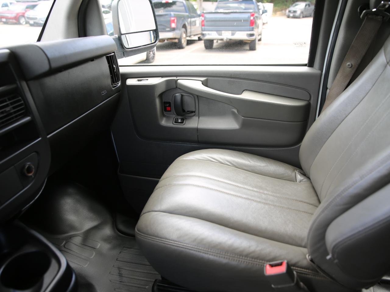 GMC Savana Passenger  2015