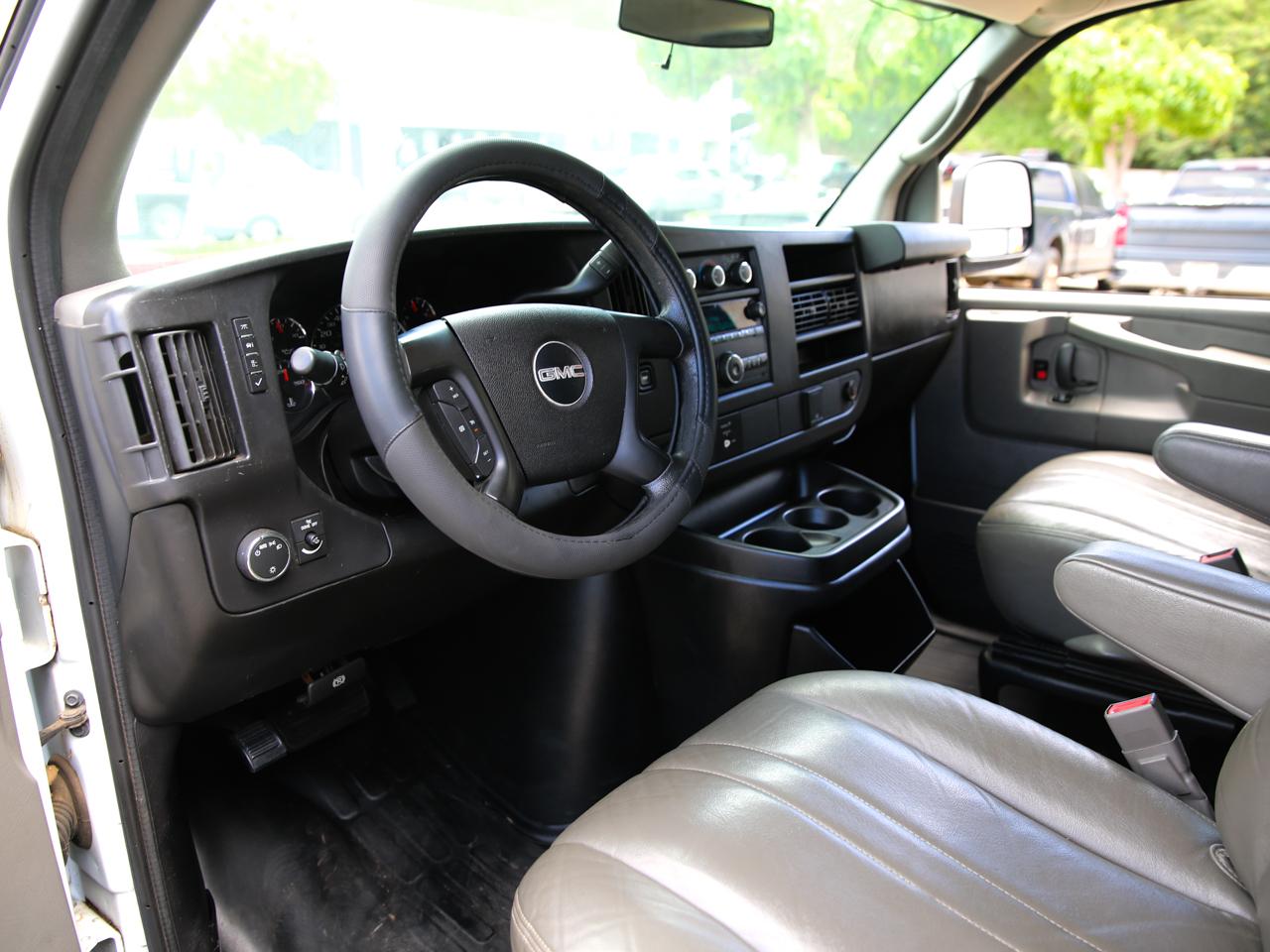 GMC Savana Passenger  2015